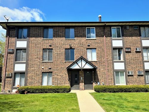 12-13 Crestview Ln, Vernon Hills, IL, 60061-1142 | Card Image