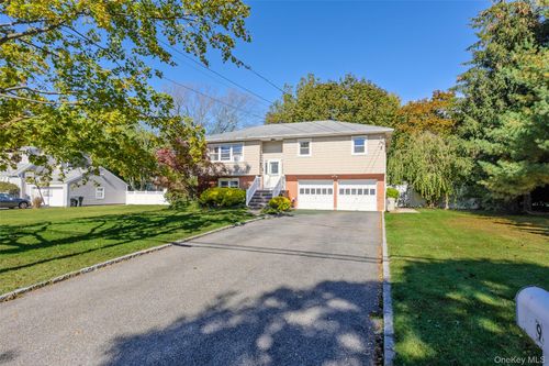 9 Grossman St, Melville, NY, 11747-2905 | Card Image