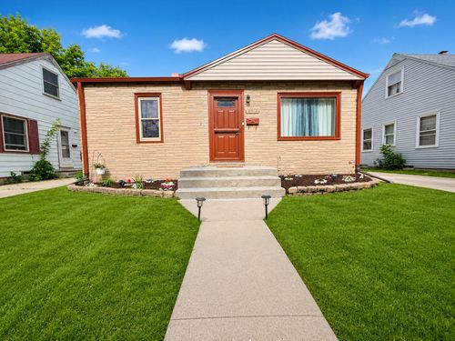 3744 S 23rd St S, Milwaukee, WI, 53221 | Card Image