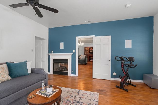 1922 W Lake Dr, House other with 3 bedrooms, 2 bathrooms and 6 parking in Taylor TX | Image 14