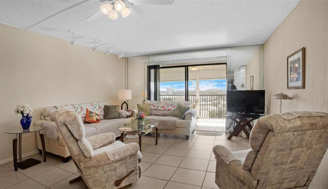 APT-808 - 2202 S Cypress Bend Dr, Condo with 2 bedrooms, 2 bathrooms and null parking in Pompano Beach FL | Image 5