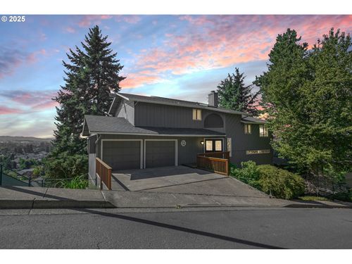 952 Summit Blvd, Springfield, OR, 97477-3767 | Card Image