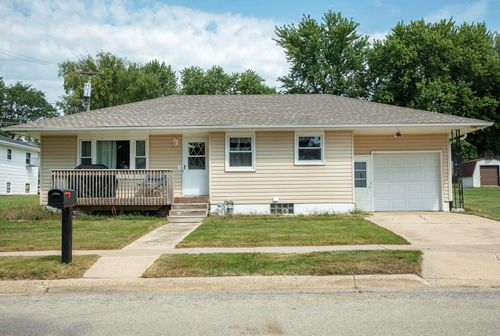905 M Ave, Grundy Center, IA, 50638-1223 | Card Image