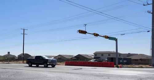 820 Nuevo Hueco Tanks Rd, El Paso, TX, 79927-3651 | Card Image