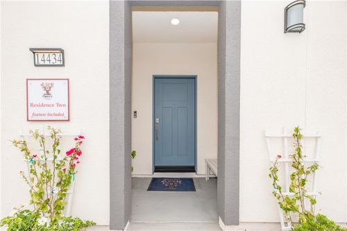 8185 Amerena Way, Fontana, CA, 92335-4062 | Card Image