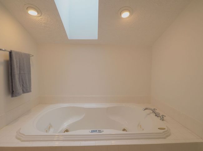 19 Lone Oak Ct, House other with 4 bedrooms, 4 bathrooms and 2 parking in Laurel Fork VA | Image 35
