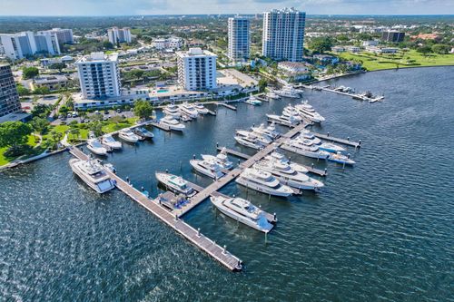 apt-215-134 Lakeshore Dr, North Palm Beach, FL, 33408-3615 | Card Image