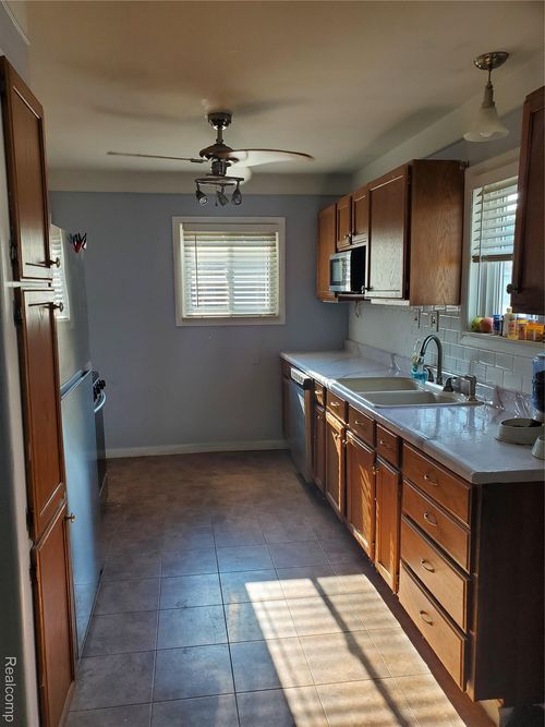 7584 William St, Taylor, MI, 48180-7401 | Card Image