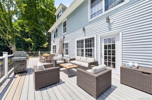 556 Lakes Rd, Monroe, NY, 10950-1070 | Card Image