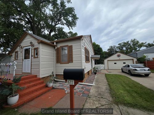 611 E 11th St, Hastings, NE, 68901 | Card Image