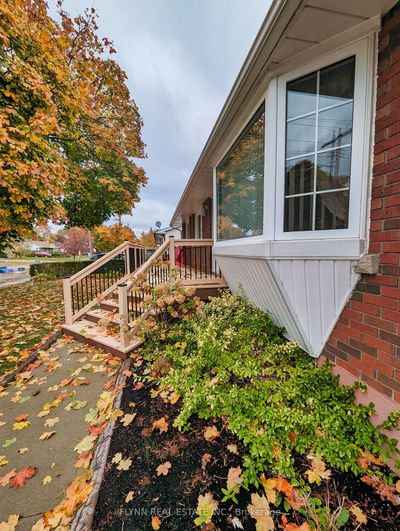 56 Forster St, House other with 4 bedrooms, 2 bathrooms and 5 parking in Saint Catharines ON | Image 3