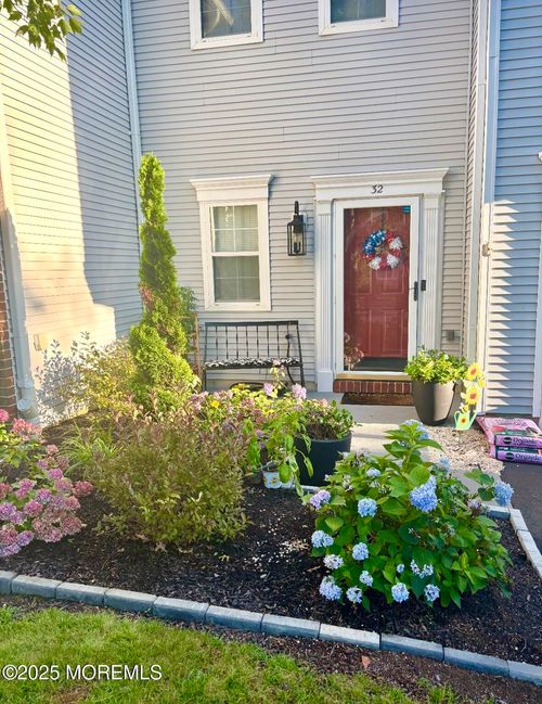 32 Picket Pl, Freehold, NJ, 07728-9532 | Card Image