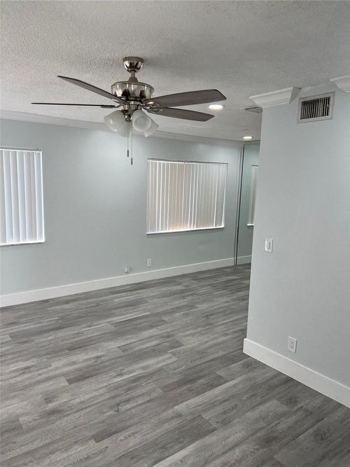 1b-5602 Nw 22nd Ct, Lauderhill, FL, 33313-3117 | Card Image