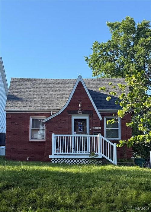 8823 Madge Ave, Brentwood, MO, 63144-2225 | Card Image