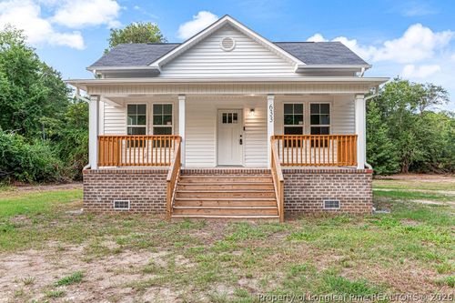 633 Sanders St, Hope Mills, NC, 28348-8992 | Card Image