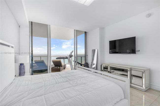 PH-04 - 9703 Collins Ave., Condo with 2 bedrooms, 2 bathrooms and null parking in Bal Harbour FL | Image 22