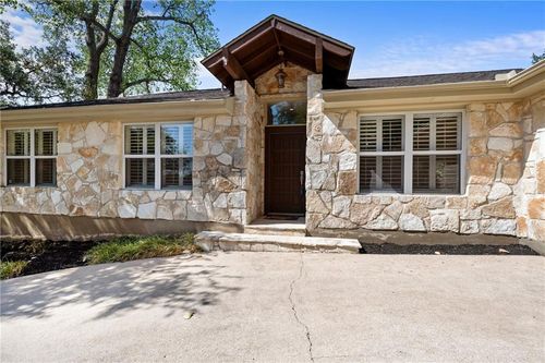 9902 Winding Oak Cir, Austin, TX, 78750-3830 | Card Image