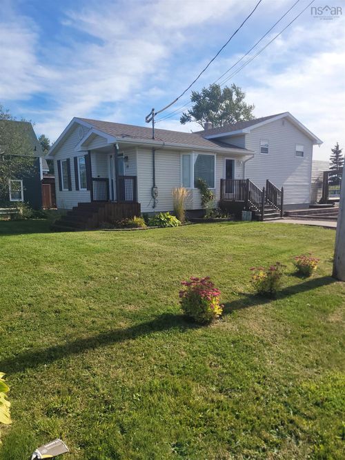 19 Highland St, Glace Bay, NS, B1A2T4 | Card Image