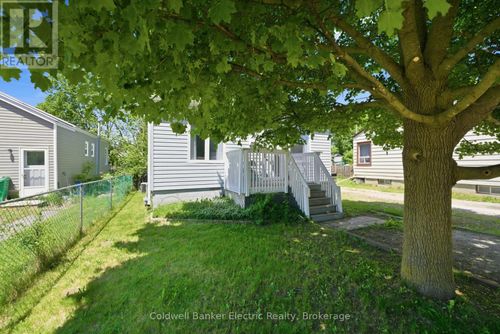 780 Brown St, Peterborough, ON, K9J4K8 | Card Image