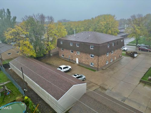 2126 N Washington St, Bismarck, ND, 58501-1679 | Card Image