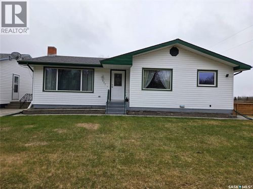 237 3rd St Nw, Wadena, SK, S0A4J0 | Card Image
