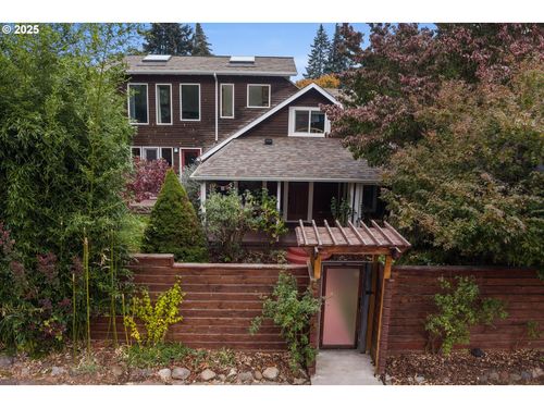 1714 B St, Hood River, OR, 97031-1338 | Card Image