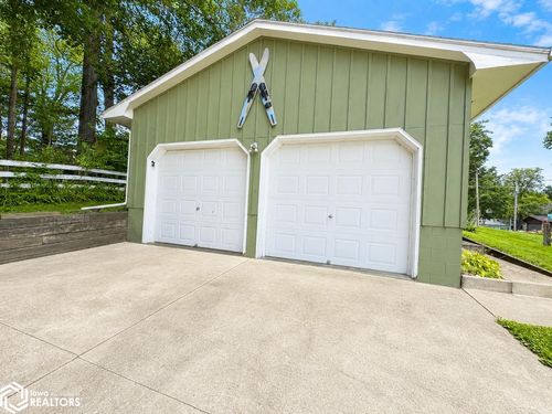 15035 Sycamore St, Clear Lake, IA, 50428-8670 | Card Image