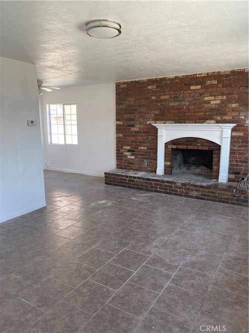 1242 D St, Corona, CA, 92882-1814 | Card Image