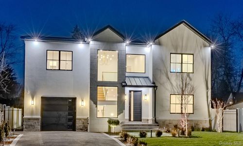 19 Mead Ln, Westbury, NY, 11590-6303 | Card Image