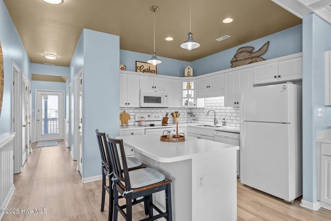 B2 - 2903 Pointe West Dr, Condo with 2 bedrooms, 2 bathrooms and null parking in Emerald Isle NC | Image 4