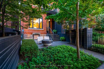 368 Markham St, Home with 3 bedrooms, 5 bathrooms and 2 parking in Toronto ON | Image 3