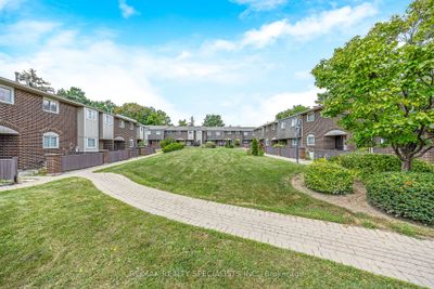 2 - 1294 Guelph Line, Condo with 3 bedrooms, 3 bathrooms and 1 parking in Burlington ON | Image 3