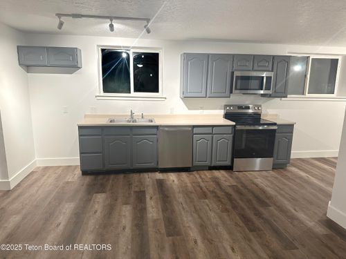 301-555 W Deer Dr, Jackson, WY, 83001-9219 | Card Image