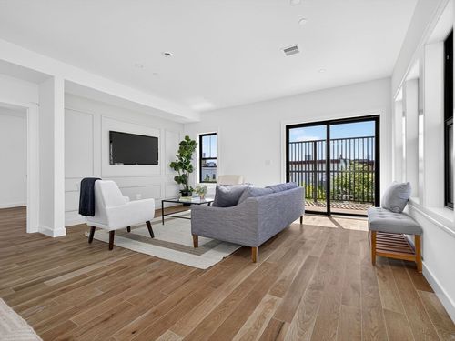 c-192 Washington St, Somerville, MA, 02143-3113 | Card Image