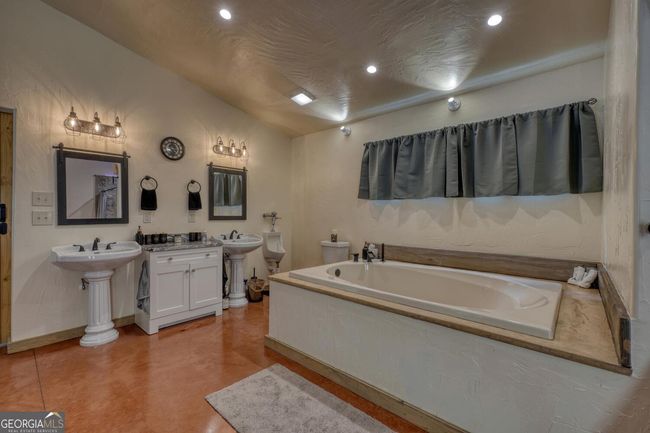 1529 Cedar View Dr, House other with 1 bedrooms, 2 bathrooms and 8 parking in Hiawassee GA | Image 25