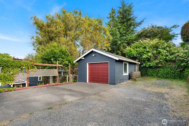 3833 24th Avenue W, House other with 3 bedrooms, 2 bathrooms and 1 parking in Seattle WA | Image 39