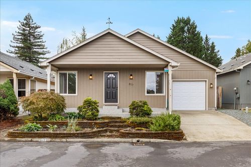 817 Bower Ln, Grants Pass, OR, 97527-1417 | Card Image