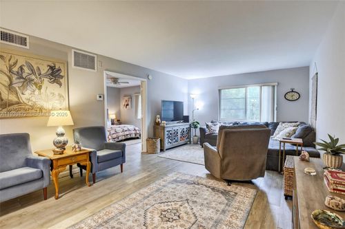 apt-110b-124 Ne 19th Ct, Wilton Manors, FL, 33305-1067 | Card Image