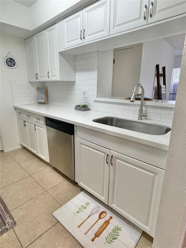 Kitchen with farmhouse sink | Image 11