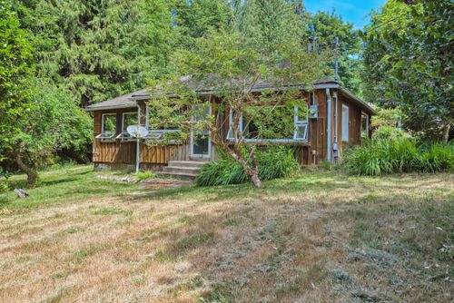 8200 Redrooffs Rd, Halfmoon Bay, BC, V7Z1E2 | Card Image