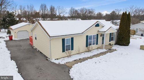 38 Acoustic Dr, MARTINSBURG, WV, 25404-3961 | Card Image