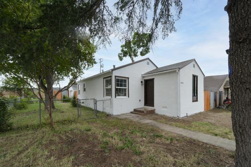 3972 17th Ave, Sacramento, CA, 95820-2716 | Card Image