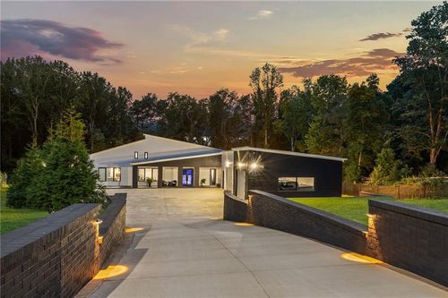 3240 Smithtown Rd, suwanee, GA, 30024-7055 | Card Image