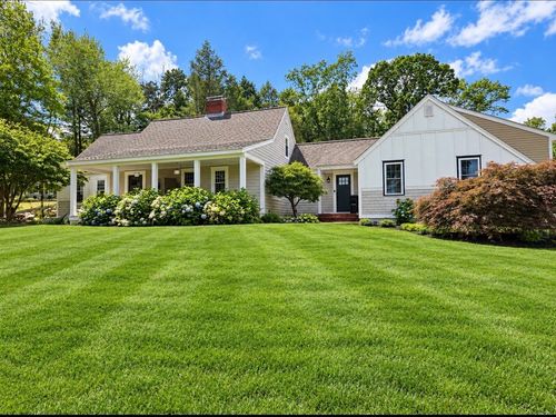 130 Lisa La., North Andover, MA, 01845 | Card Image