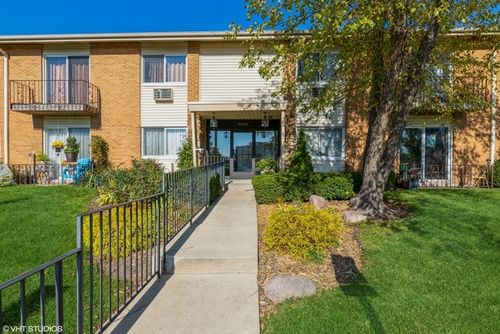 apt-2f-8868 Kenneth Dr, Des Plaines, IL, 60016-4110 | Card Image