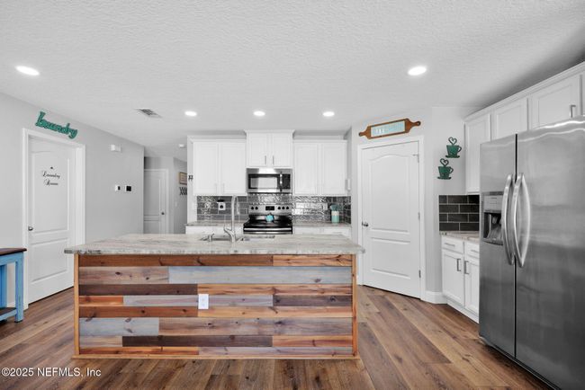 1757 Eagle View Way, House other with 3 bedrooms, 2 bathrooms and null parking in MIDDLEBURG FL | Image 8