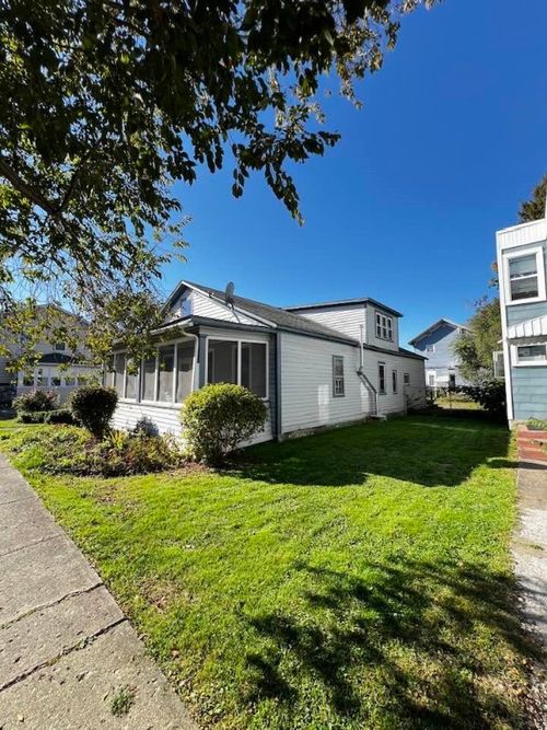 124 3rd St, Watkins Glen, NY, 14891-1243 | Card Image