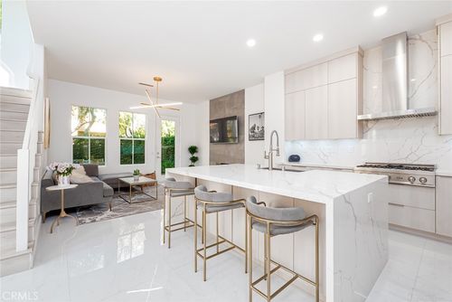 3 Oroville, Irvine, CA, 92602-0922 | Card Image