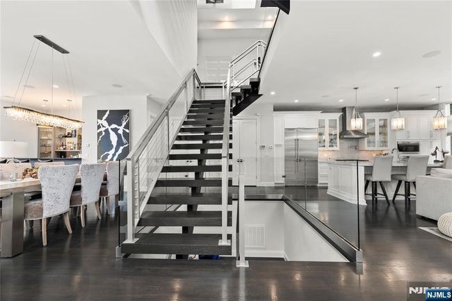 12 Hooks Ln, Condo with 4 bedrooms, 4 bathrooms and null parking in Edgewater NJ | Image 5