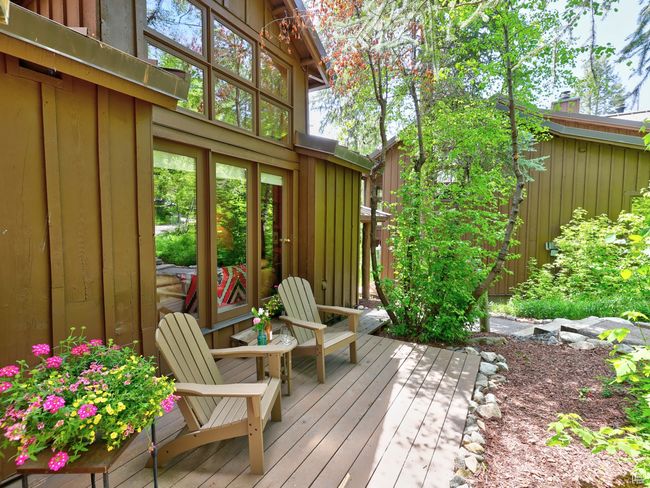 Secluded front deck | Image 8